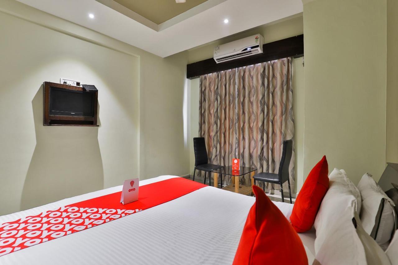 OYO 19637 Hotel Mansi Sherotene Vapi Esterno foto