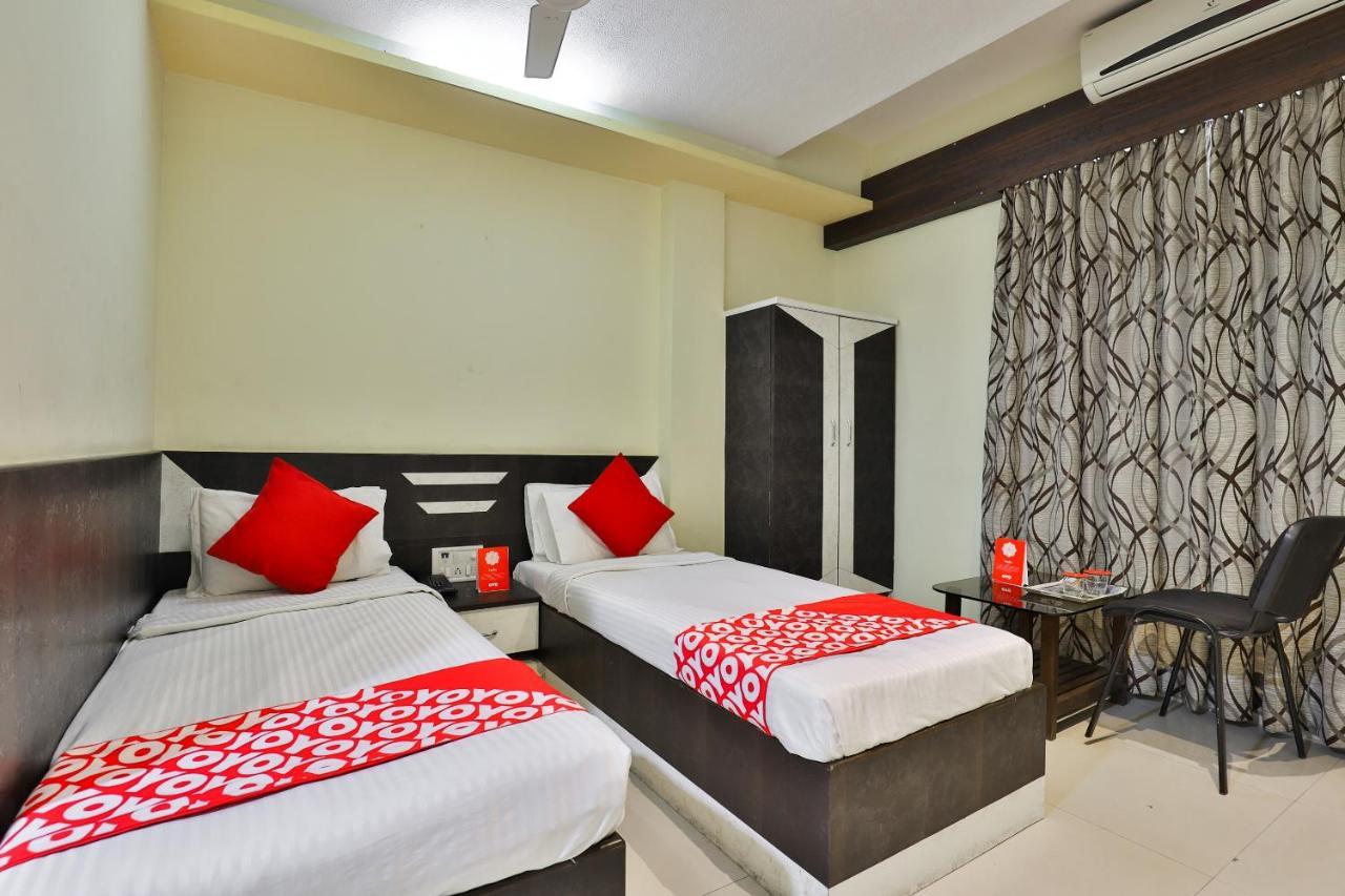 OYO 19637 Hotel Mansi Sherotene Vapi Esterno foto