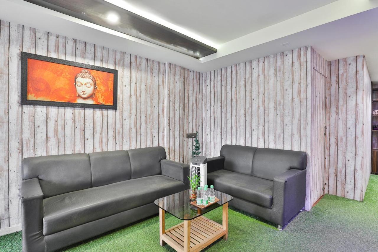 OYO 19637 Hotel Mansi Sherotene Vapi Esterno foto